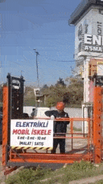 Electric mobile scaffold
